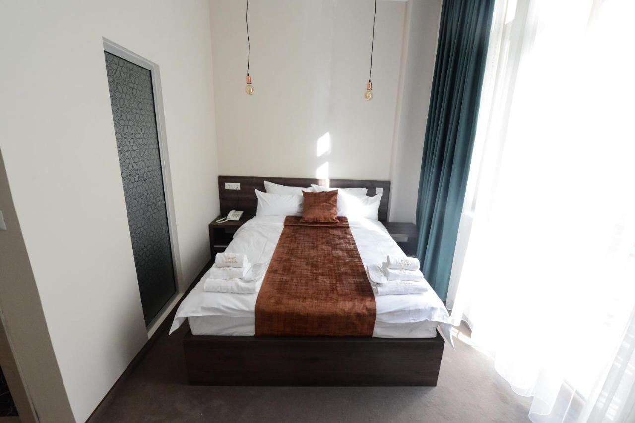 Hotel Cara 28 Skopje Exteriör bild
