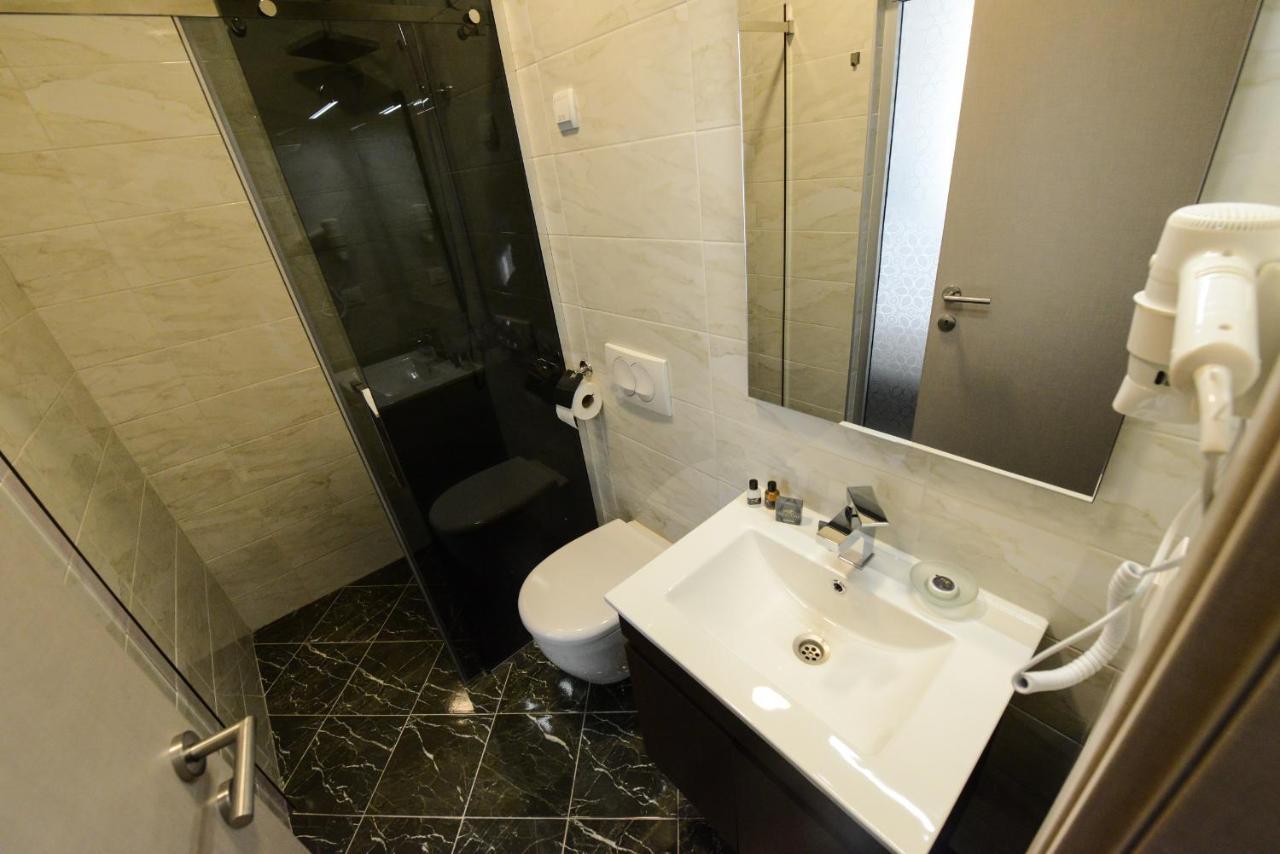 Hotel Cara 28 Skopje Exteriör bild