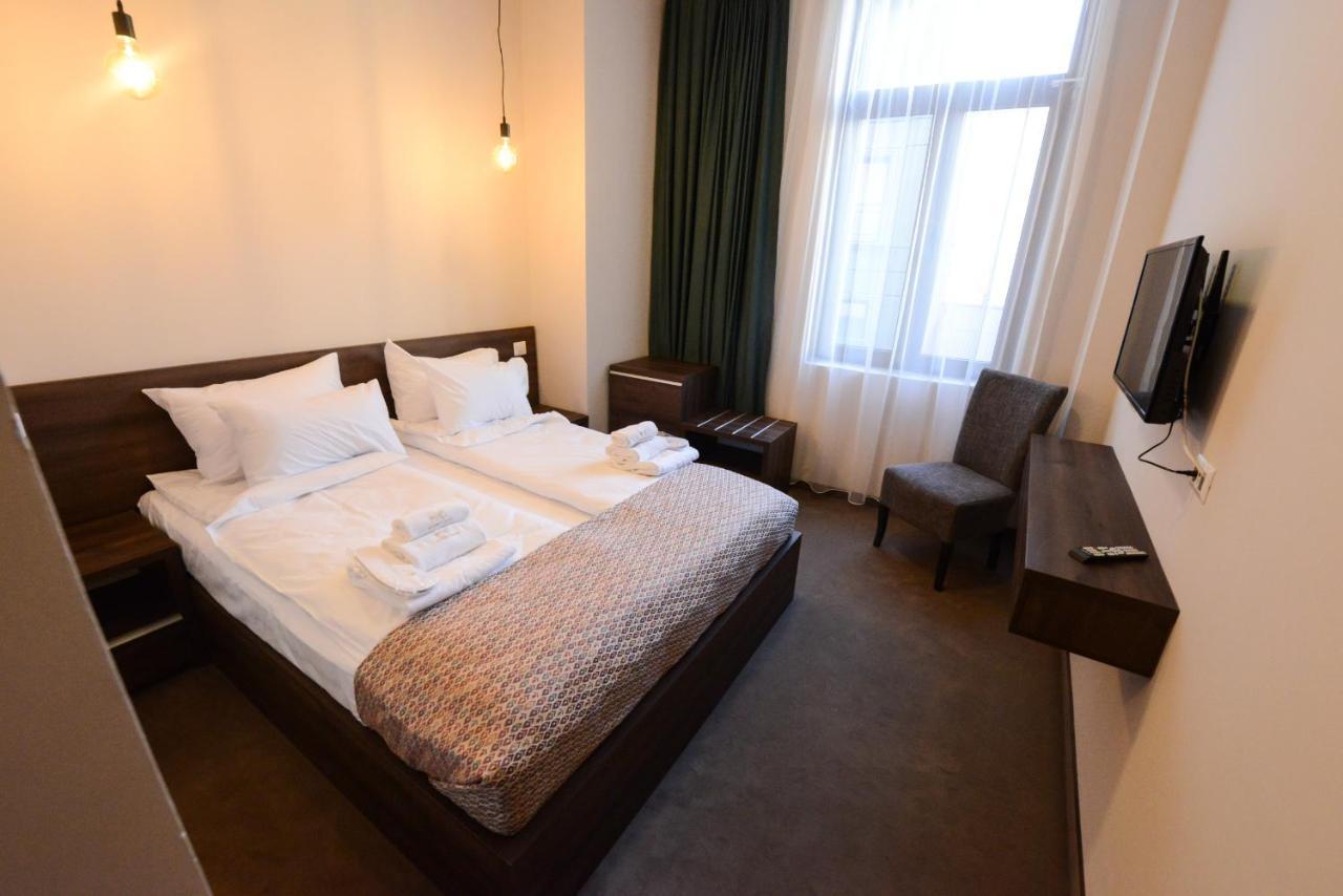 Hotel Cara 28 Skopje Exteriör bild