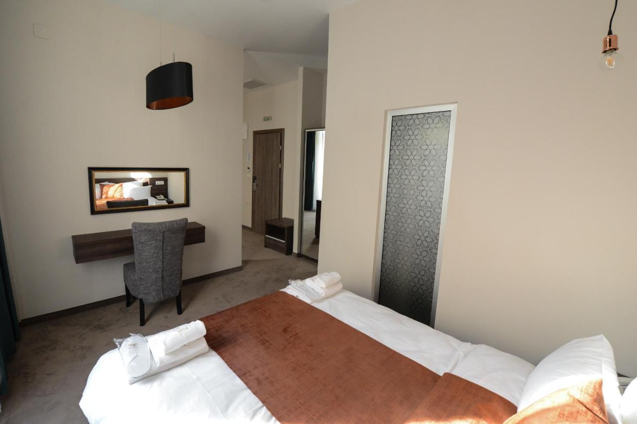 Hotel Cara 28 Skopje Exteriör bild