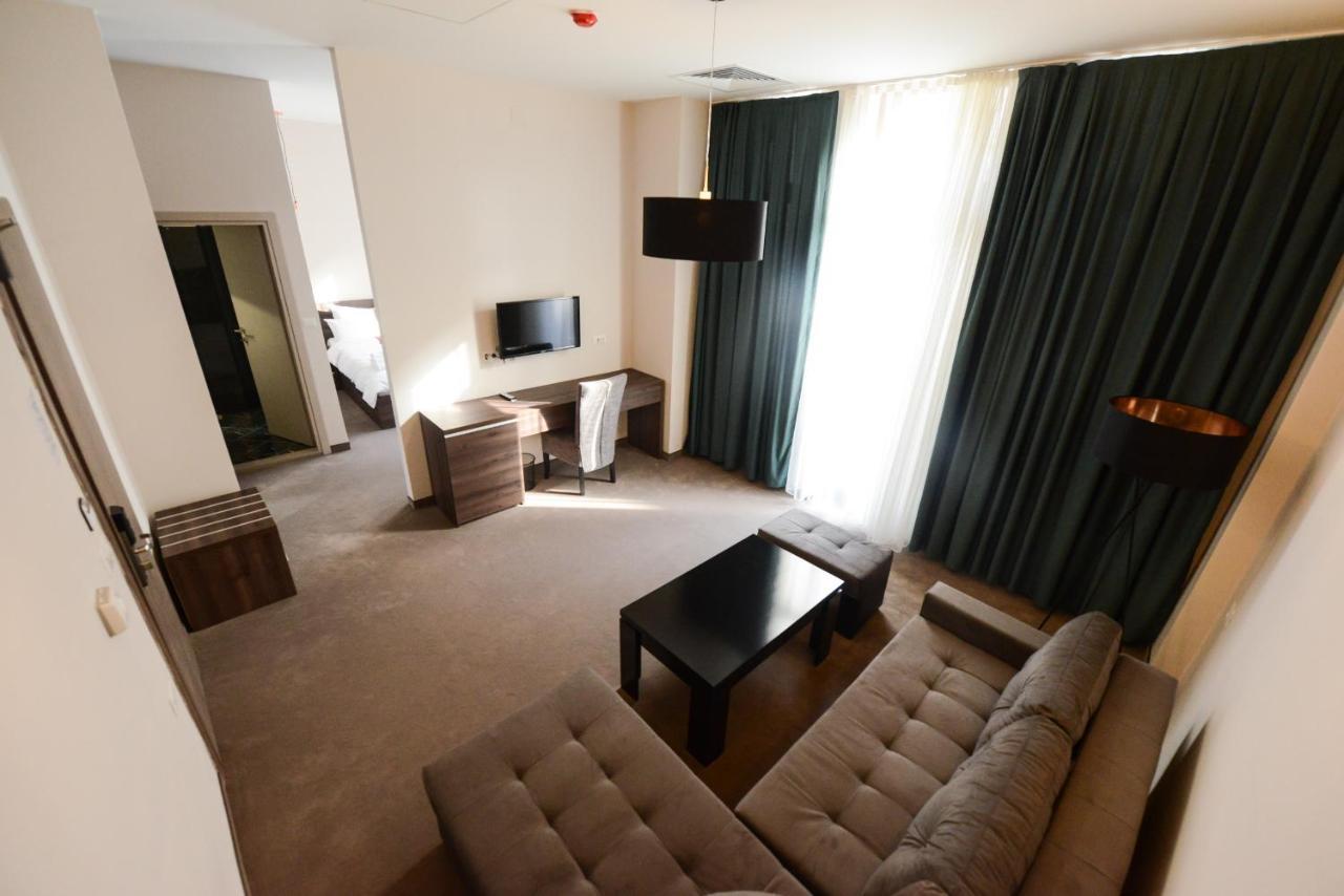 Hotel Cara 28 Skopje Exteriör bild