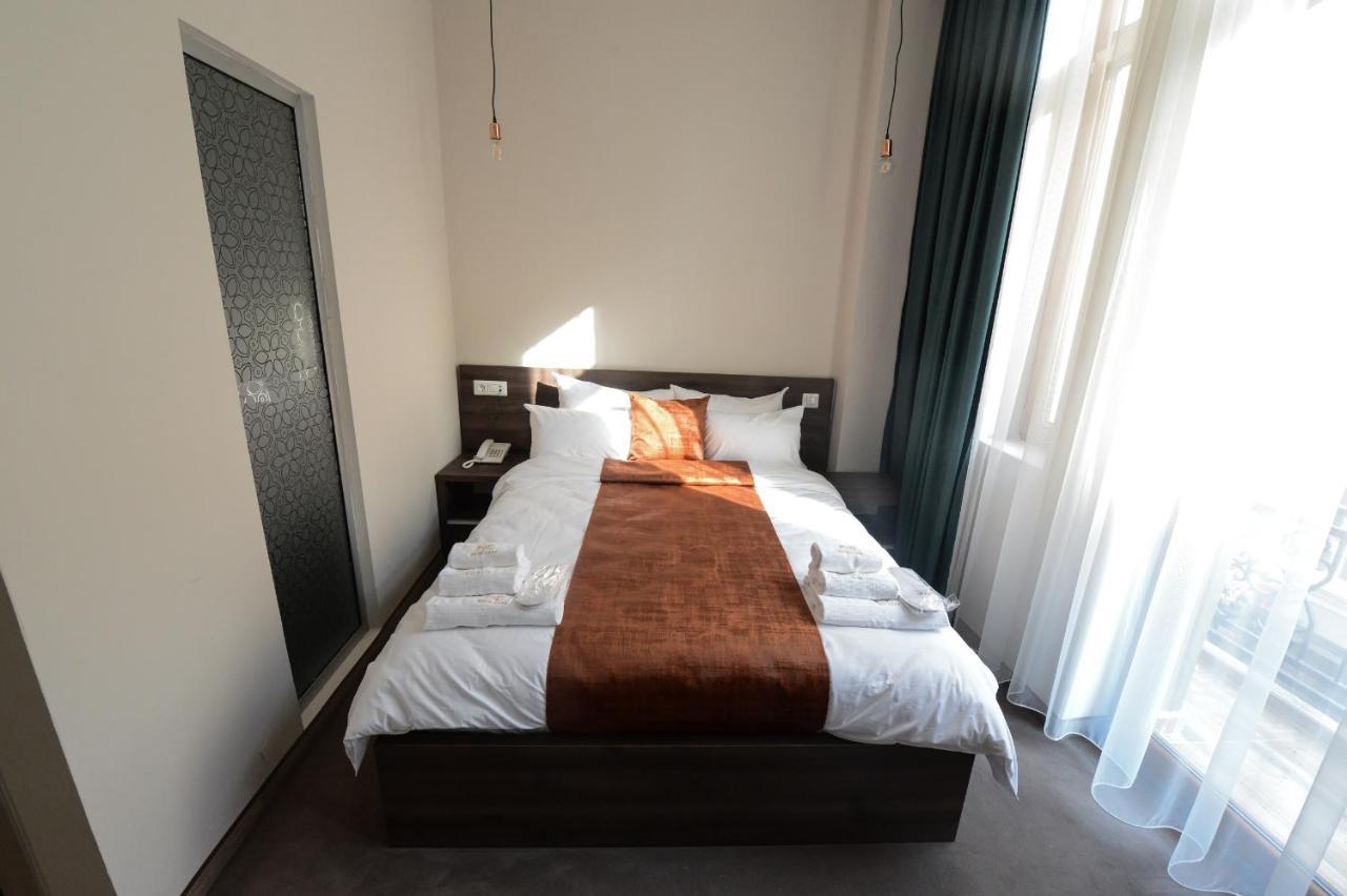 Hotel Cara 28 Skopje Exteriör bild