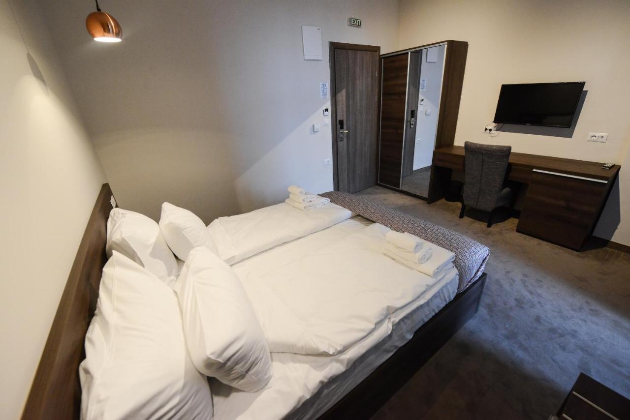 Hotel Cara 28 Skopje Exteriör bild