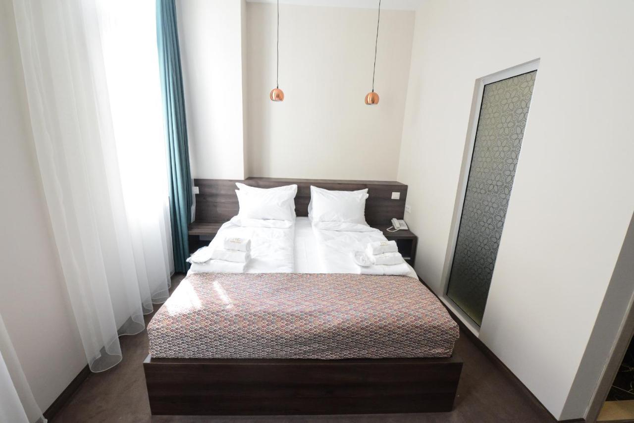 Hotel Cara 28 Skopje Exteriör bild