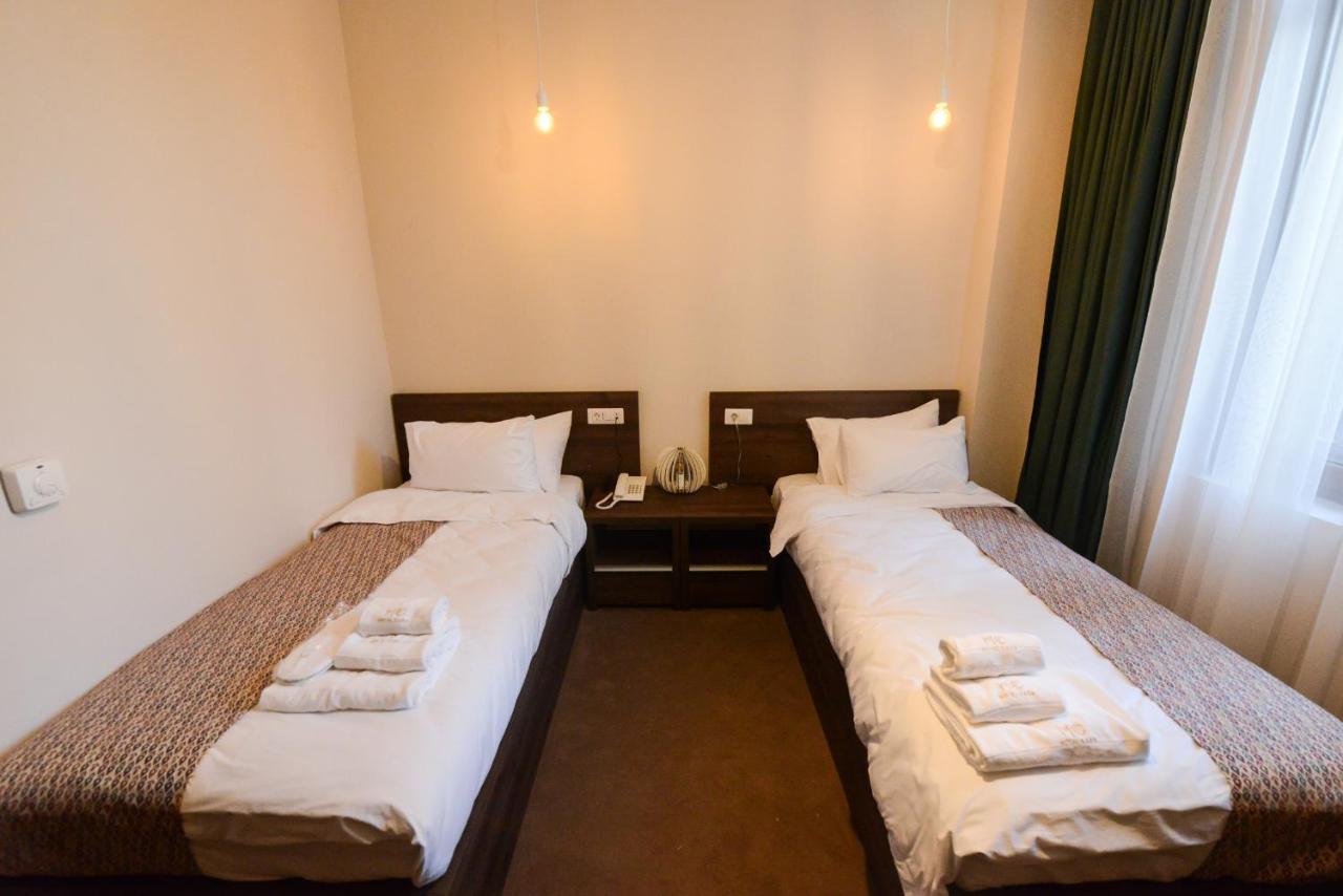 Hotel Cara 28 Skopje Exteriör bild