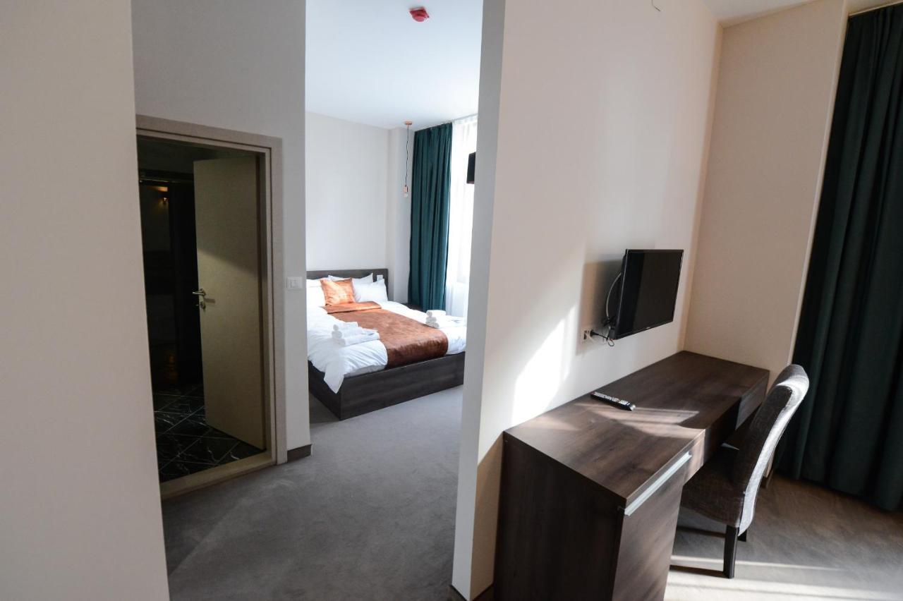 Hotel Cara 28 Skopje Exteriör bild