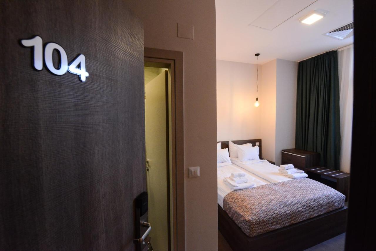 Hotel Cara 28 Skopje Exteriör bild
