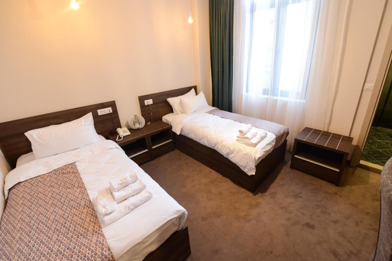 Hotel Cara 28 Skopje Exteriör bild