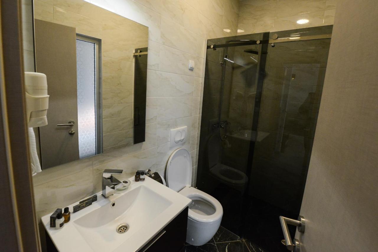 Hotel Cara 28 Skopje Exteriör bild
