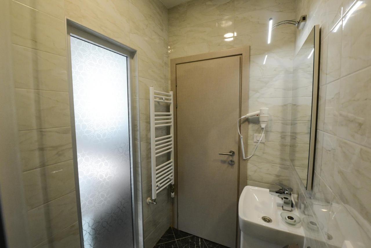 Hotel Cara 28 Skopje Exteriör bild