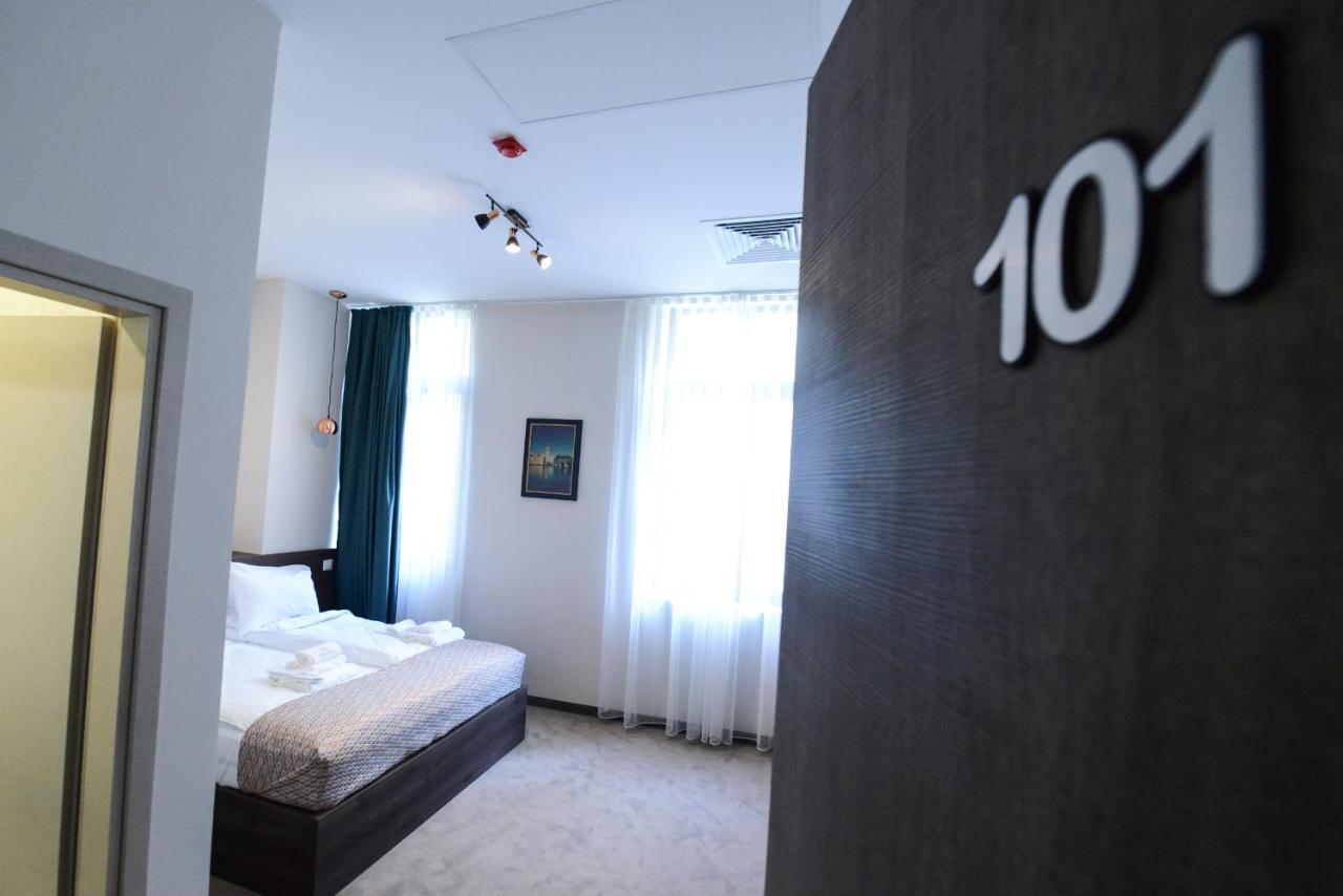 Hotel Cara 28 Skopje Exteriör bild
