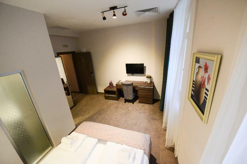 Hotel Cara 28 Skopje Exteriör bild