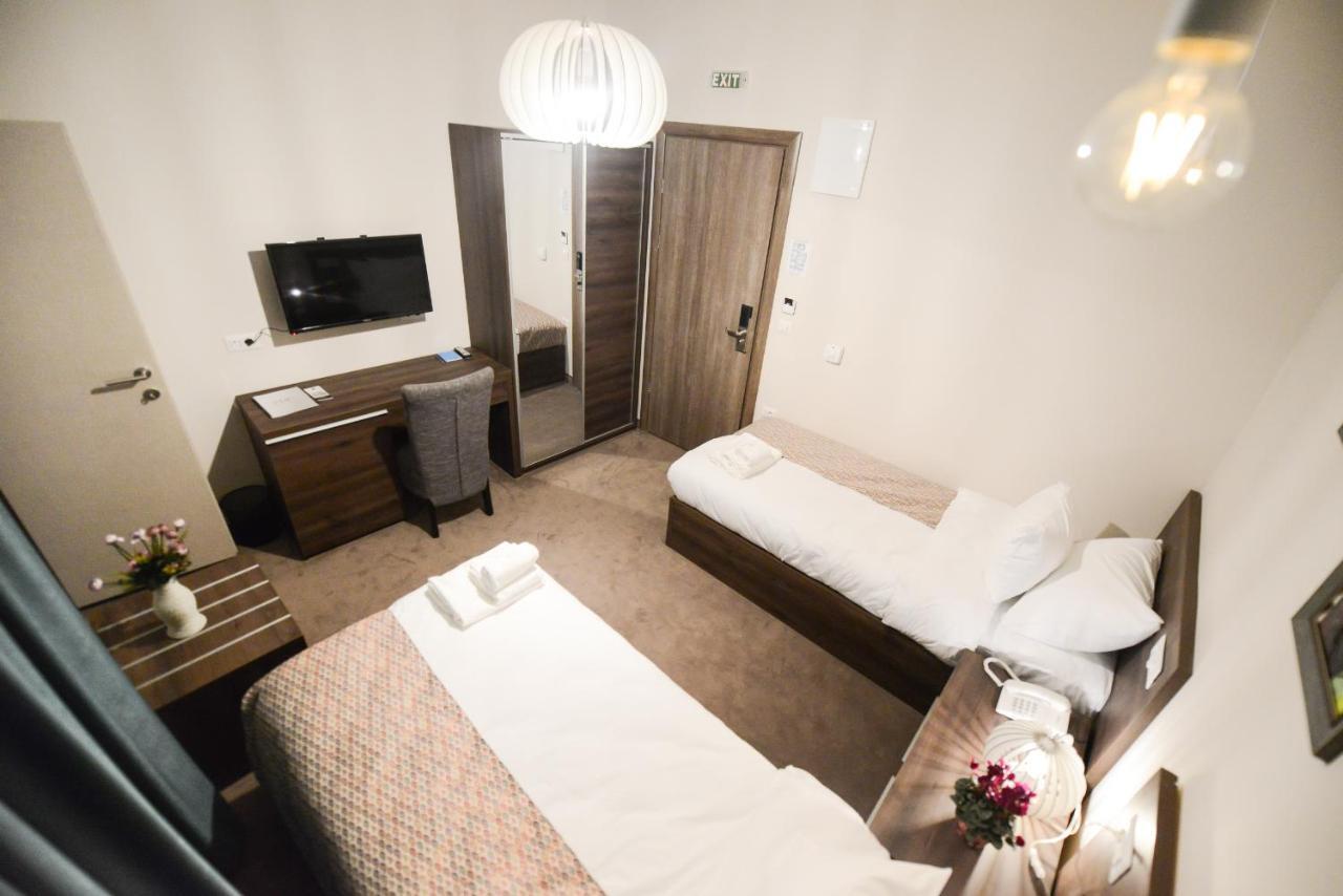 Hotel Cara 28 Skopje Rum bild